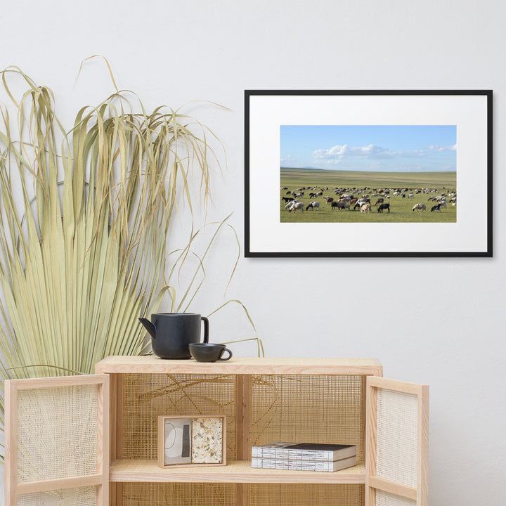 Poster mit Passepartout - Herd of sheep graze in Mongolian steppe artlia