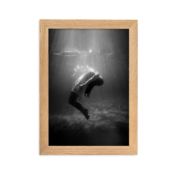 Poster mit Rahmen - girl in the water Oak / 21×30 cm artlia