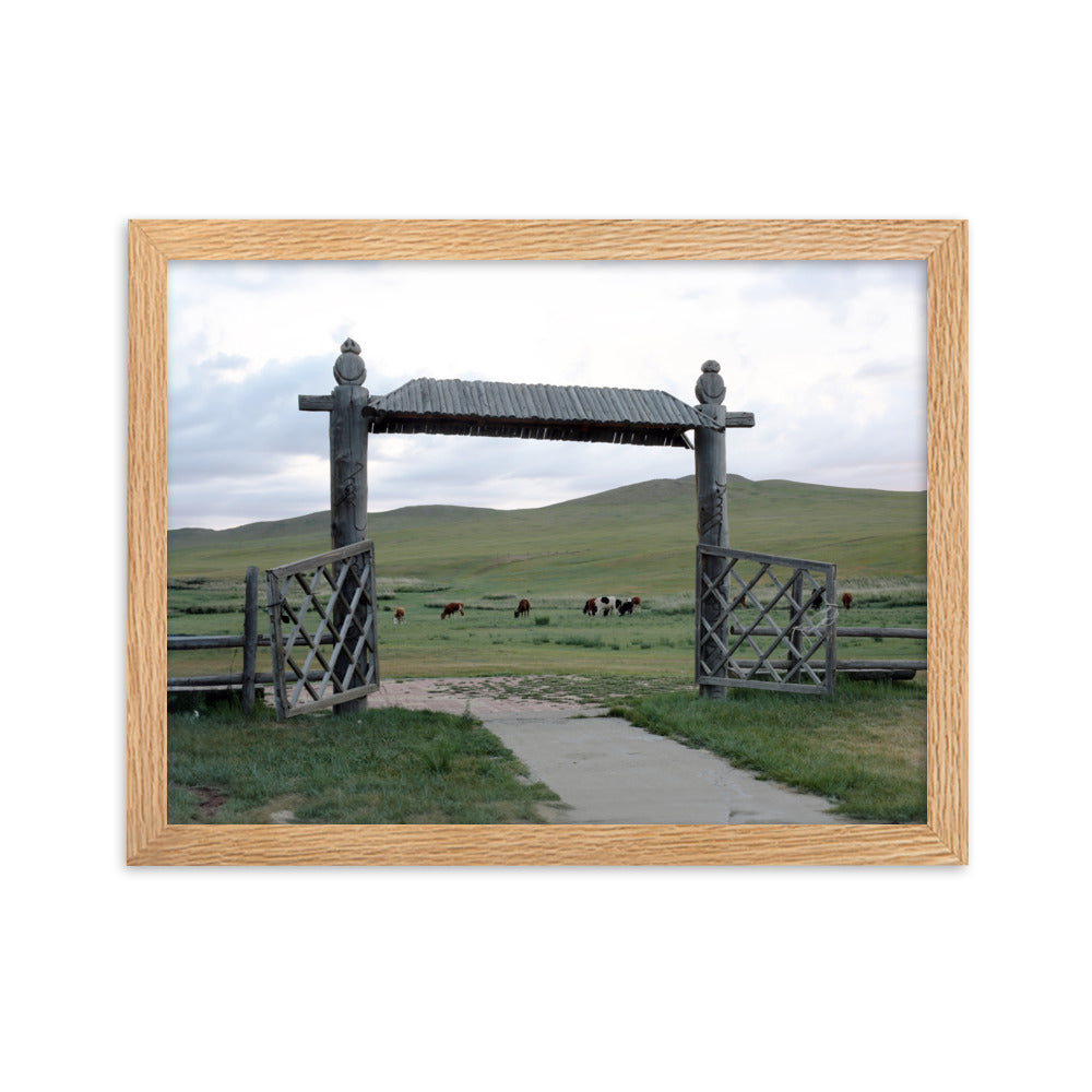 Poster mit Rahmen - The gateway to the steppes of Mongolia Oak / 30×40 cm artlia