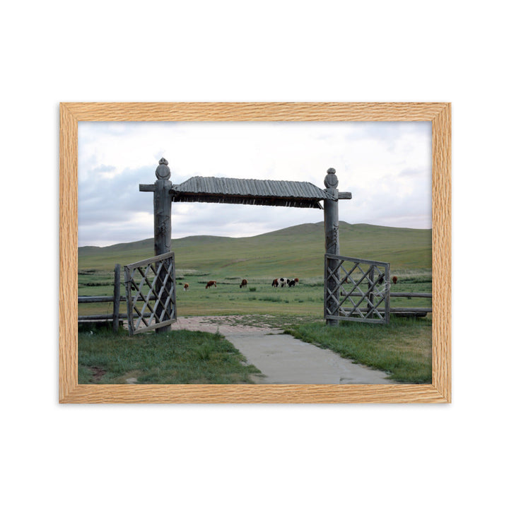 Poster mit Rahmen - The gateway to the steppes of Mongolia Oak / 30×40 cm artlia