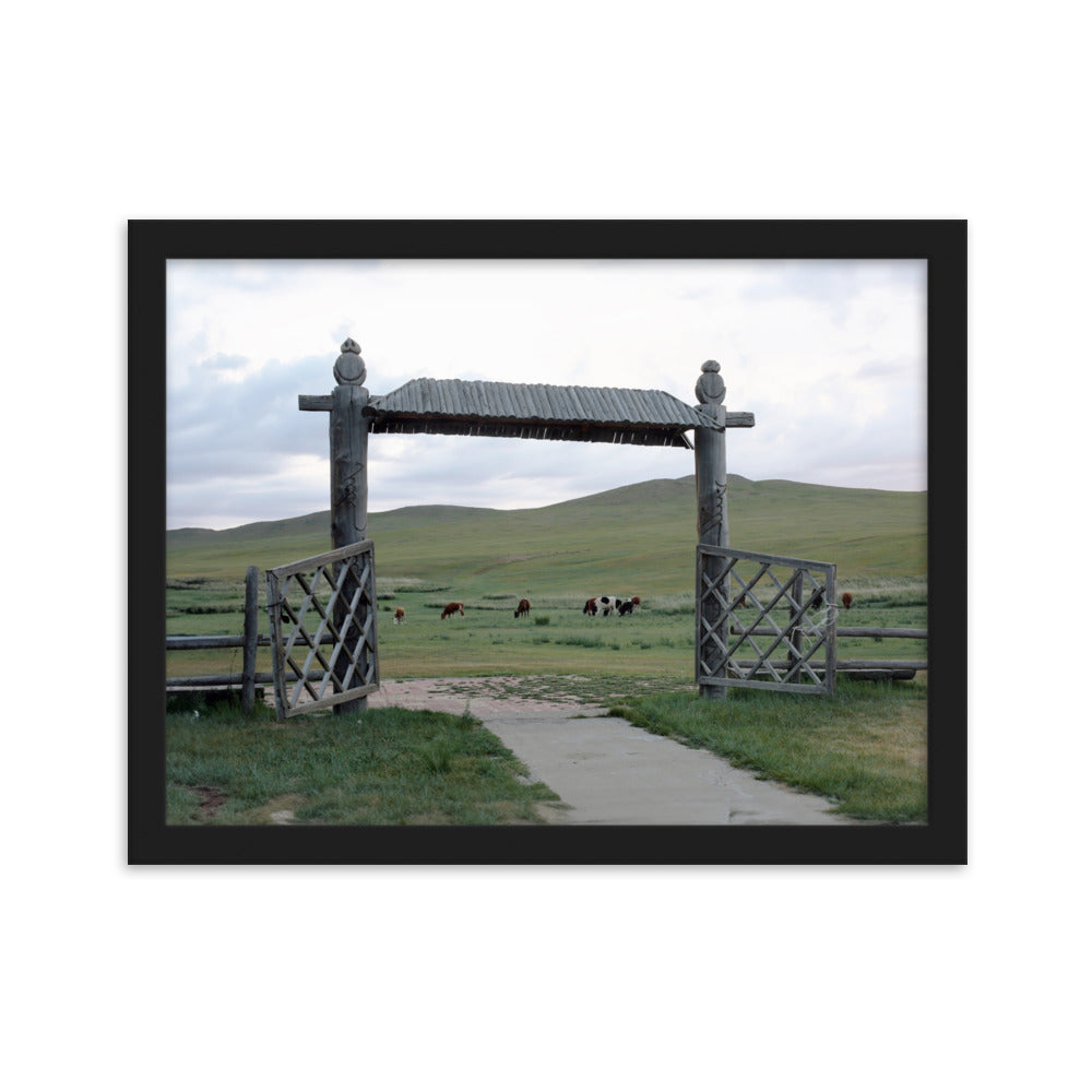 Poster mit Rahmen - The gateway to the steppes of Mongolia Schwarz / 30×40 cm artlia