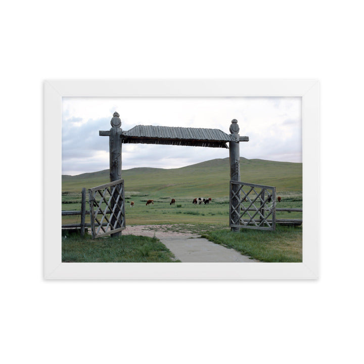 Poster mit Rahmen - The gateway to the steppes of Mongolia Weiß / 21×30 cm artlia