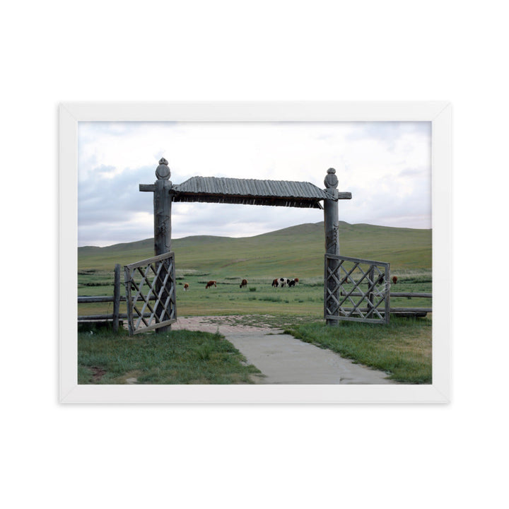 Poster mit Rahmen - The gateway to the steppes of Mongolia Weiß / 30×40 cm artlia