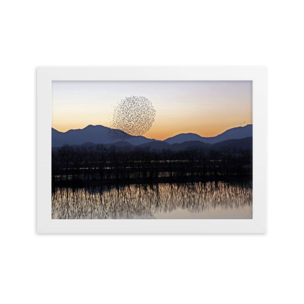 Sonnenuntergang im Junam-Wasserreservoir - Poster im Rahmen Weiß / 21×30 cm artlia