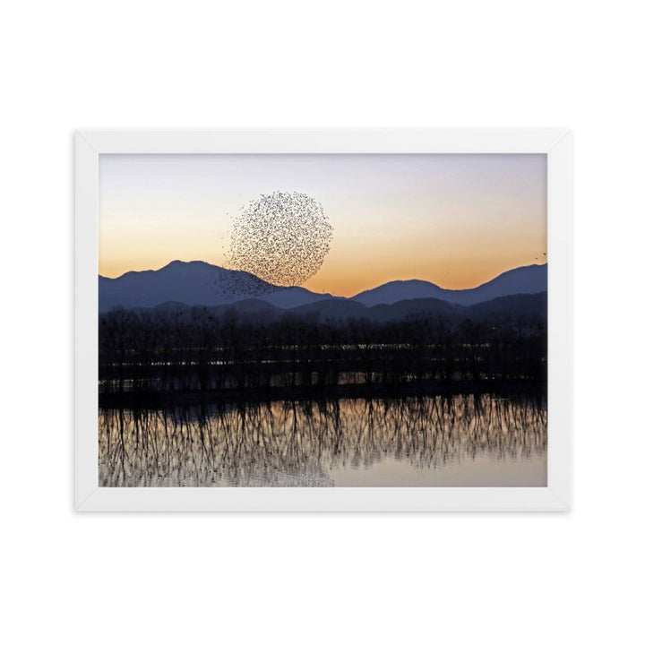 Sonnenuntergang im Junam-Wasserreservoir - Poster im Rahmen Weiß / 30×40 cm artlia