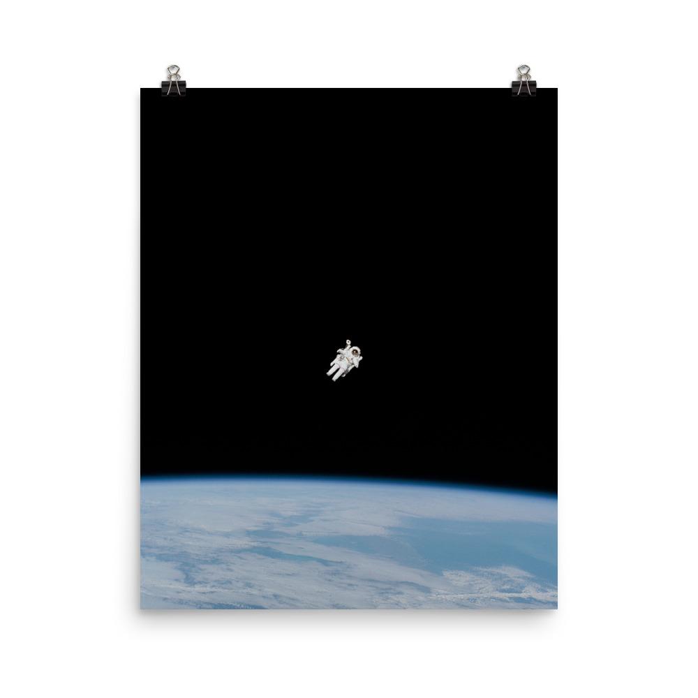 Astronaut im Weltraum - Poster 20x25 cm artlia