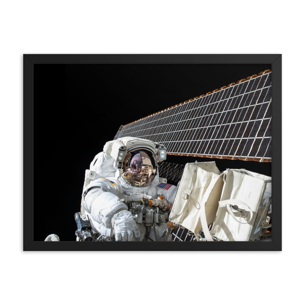 Astronaut - Poster im Rahmen schwarz / 30x41 cm artlia