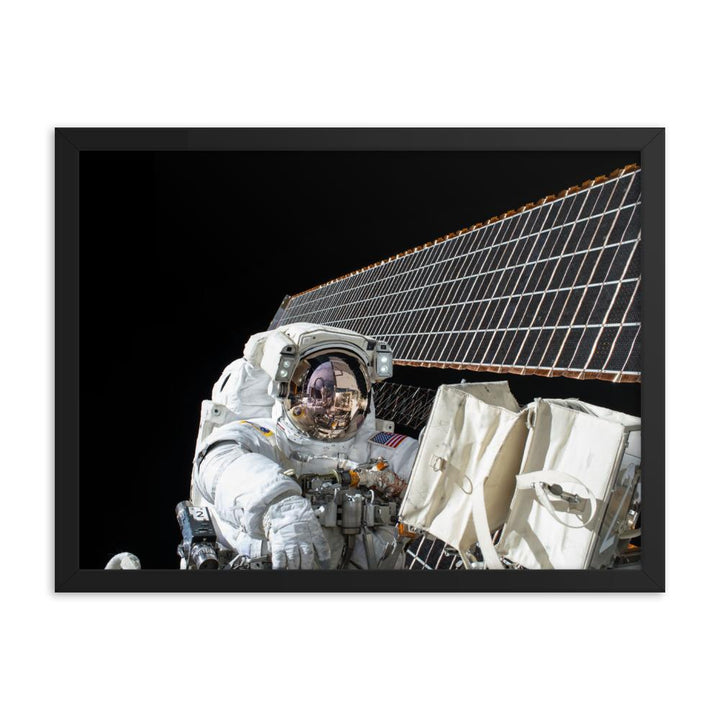 Astronaut - Poster im Rahmen schwarz / 30x41 cm artlia