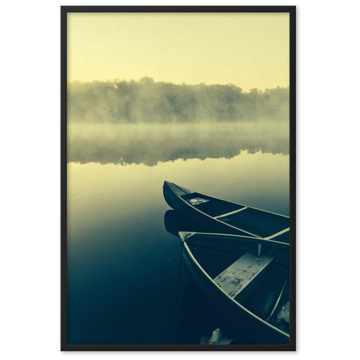 Boats in Fog - Poster im Rahmen Schwarz / 61×91 cm artlia