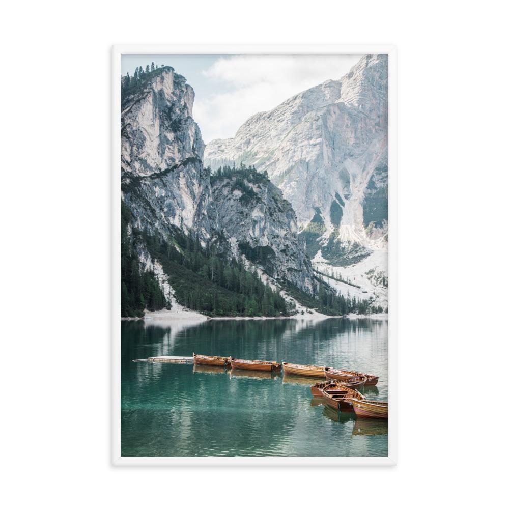 Braies lake 2 - Poster im Rahmen weiß / 61x91 cm artlia