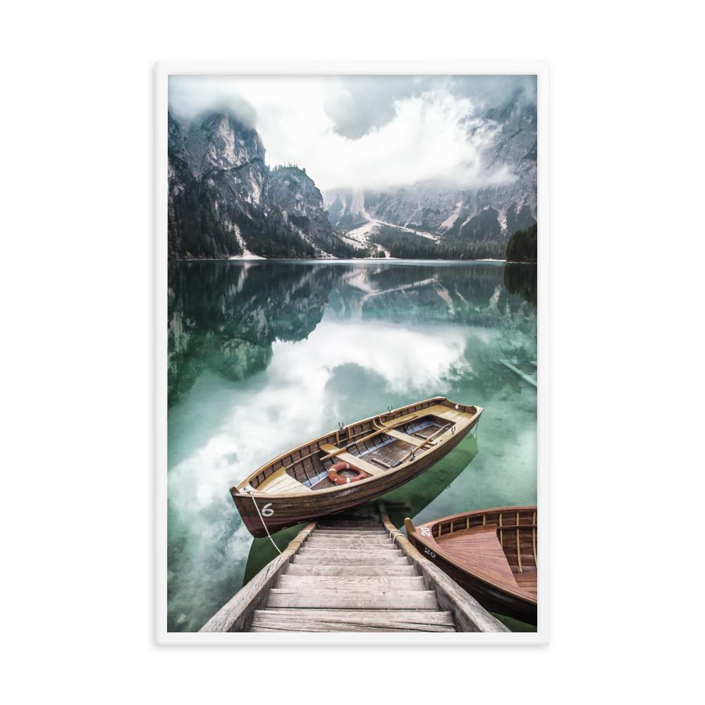 Braies lake - Poster im Rahmen weiß / 61x91 cm artlia