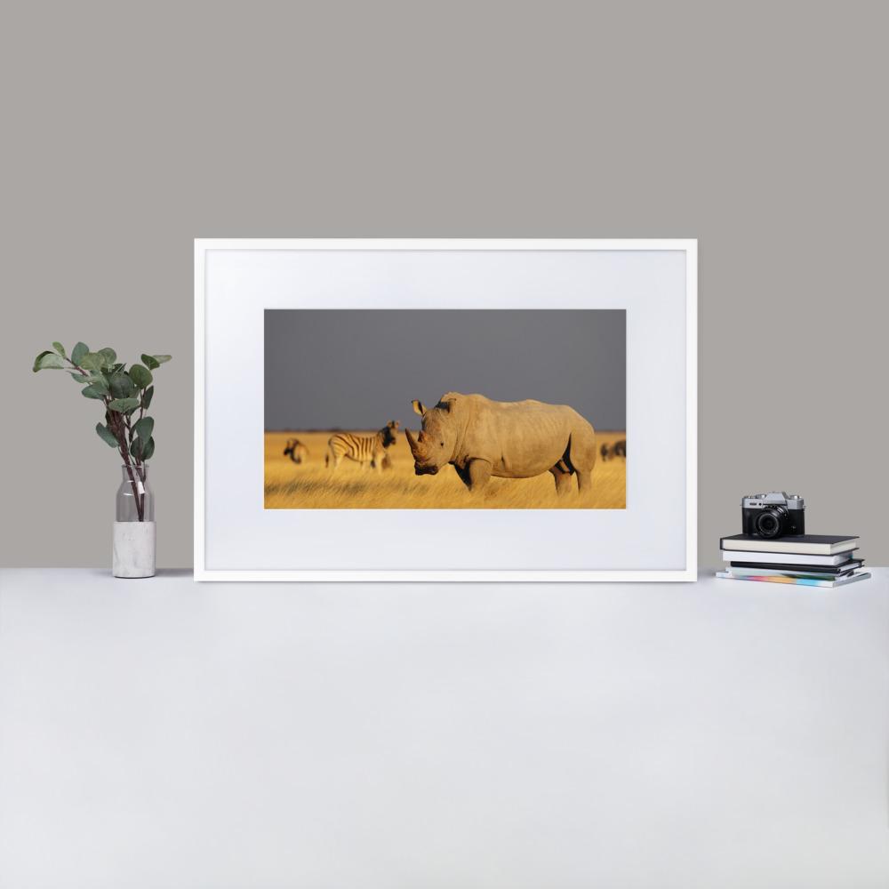 Das Nashorn - Poster im Rahmen mit Passepartout artlia