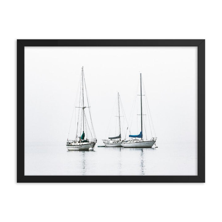 drei Segelboote - Poster im Rahmen schwarz / 30x41 cm artlia