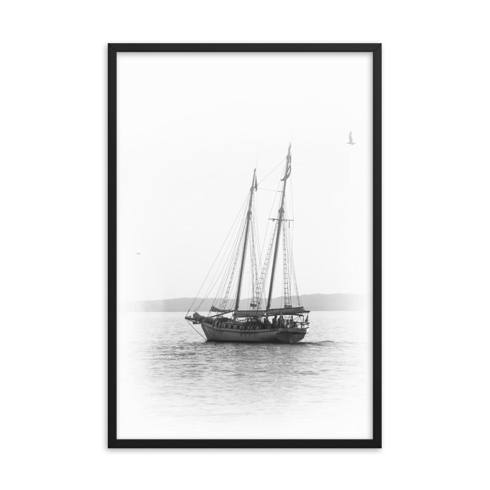 ein Segelboot - Poster im Rahmen artlia