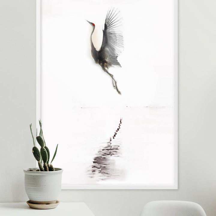 fliegender Kranich - Poster im Rahmen artlia