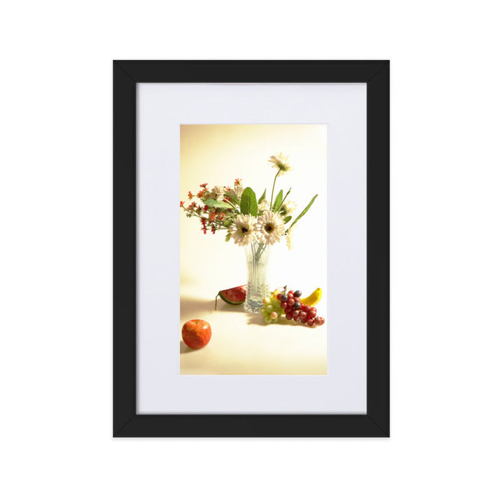 Flower Vase - Poster im Rahmen mit Passepartout Schwarz / 21×30 cm artlia