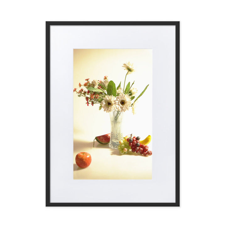 Flower Vase - Poster im Rahmen mit Passepartout Schwarz / 50×70 cm artlia