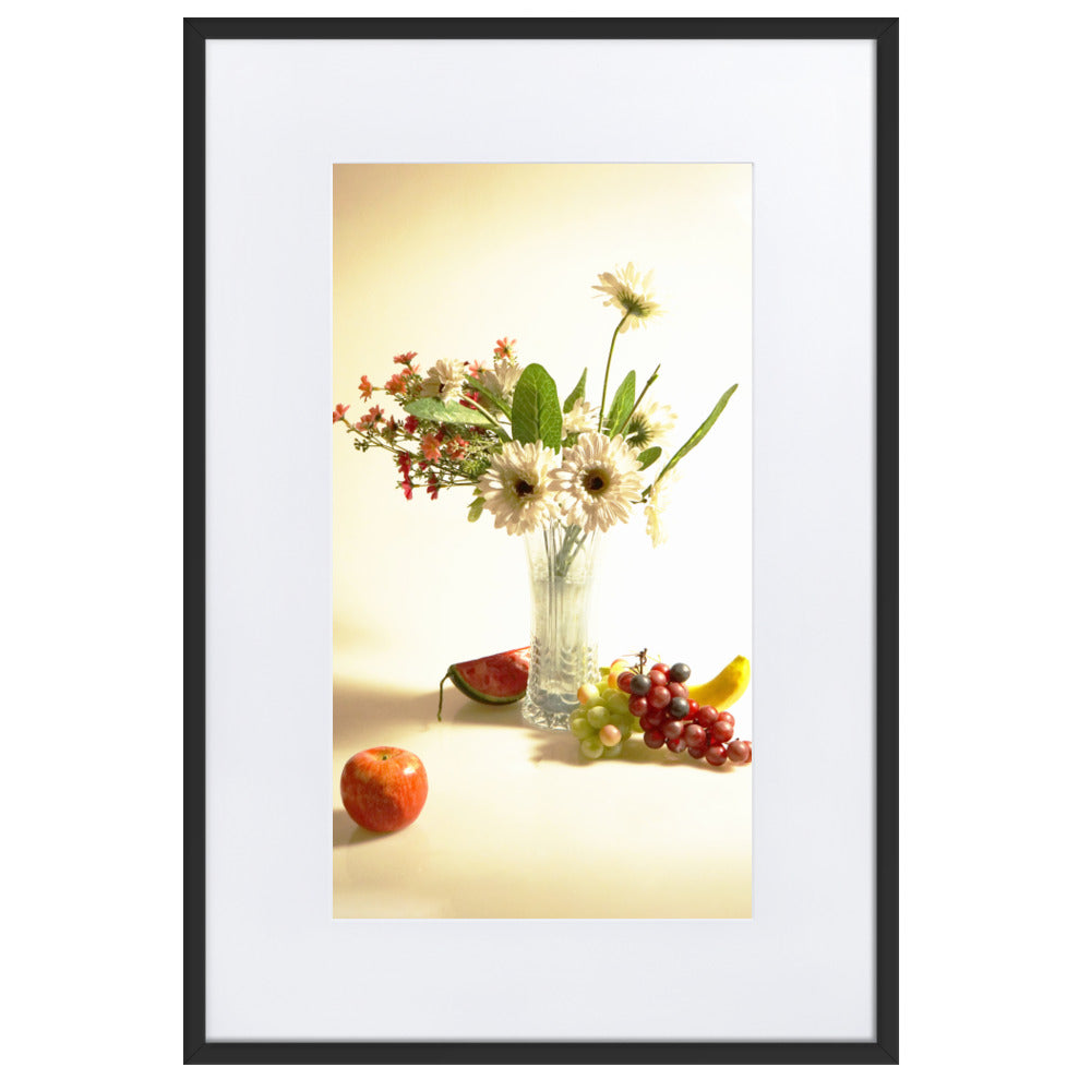 Flower Vase - Poster im Rahmen mit Passepartout Schwarz / 61×91 cm artlia