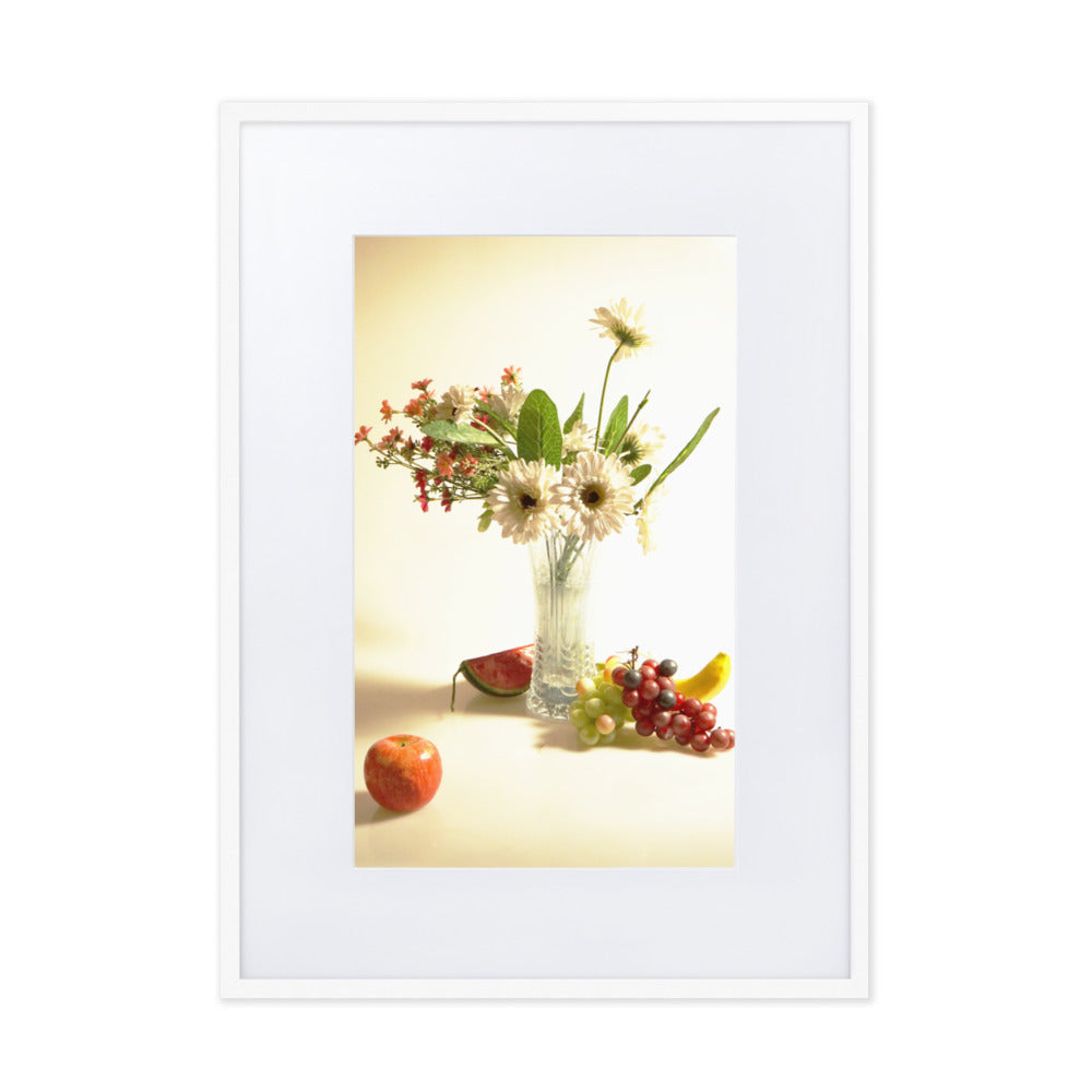 Flower Vase - Poster im Rahmen mit Passepartout Weiß / 50×70 cm artlia