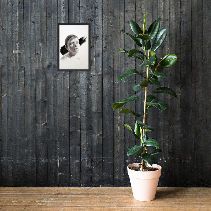 Frau im Licht - Poster im Rahmen artlia