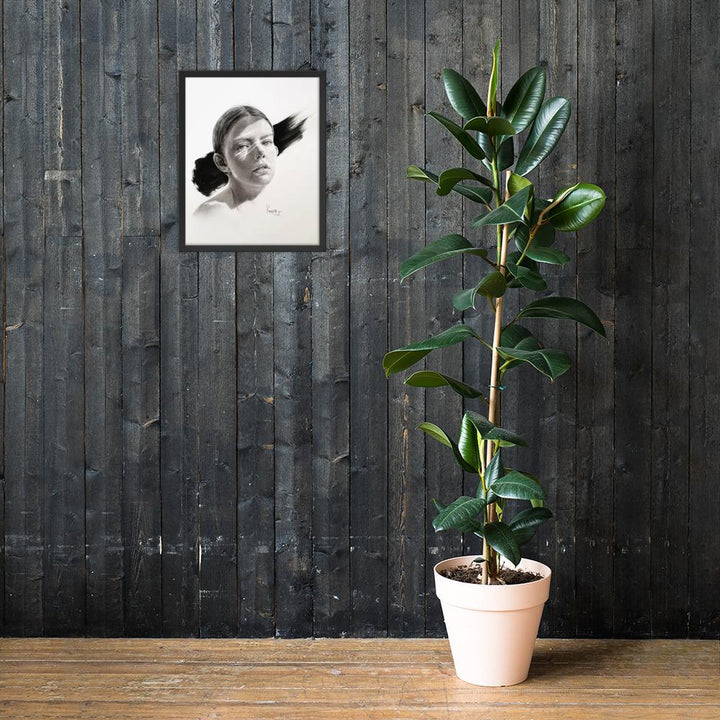 Frau im Licht - Poster im Rahmen schwarz / 41x51 cm artlia