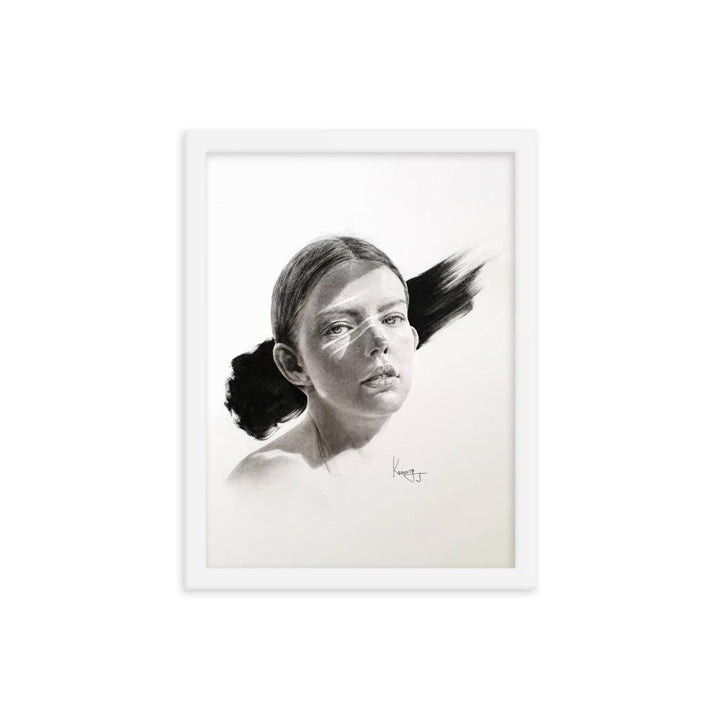 Frau im Licht - Poster im Rahmen weiß / 30x41 cm artlia
