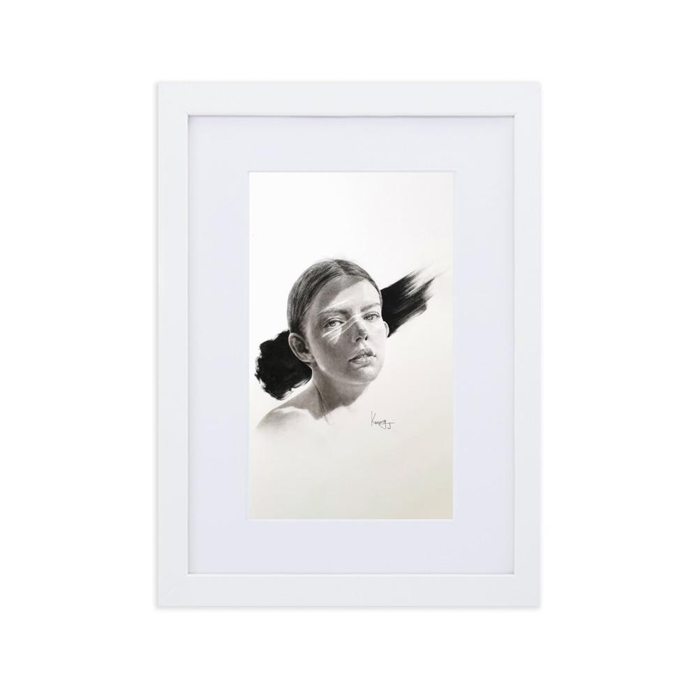 Frau im Licht - Poster im Rahmen mit Passepartout weiß / 21×30 cm artlia