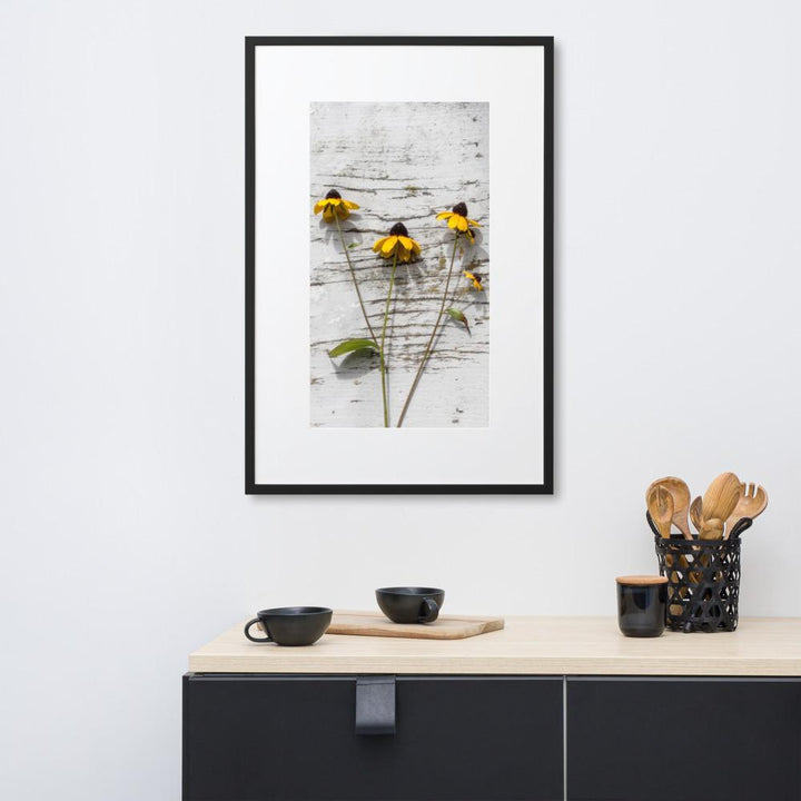 gelbe Blumen 7 - Poster im Rahmen mit Passepartout artlia