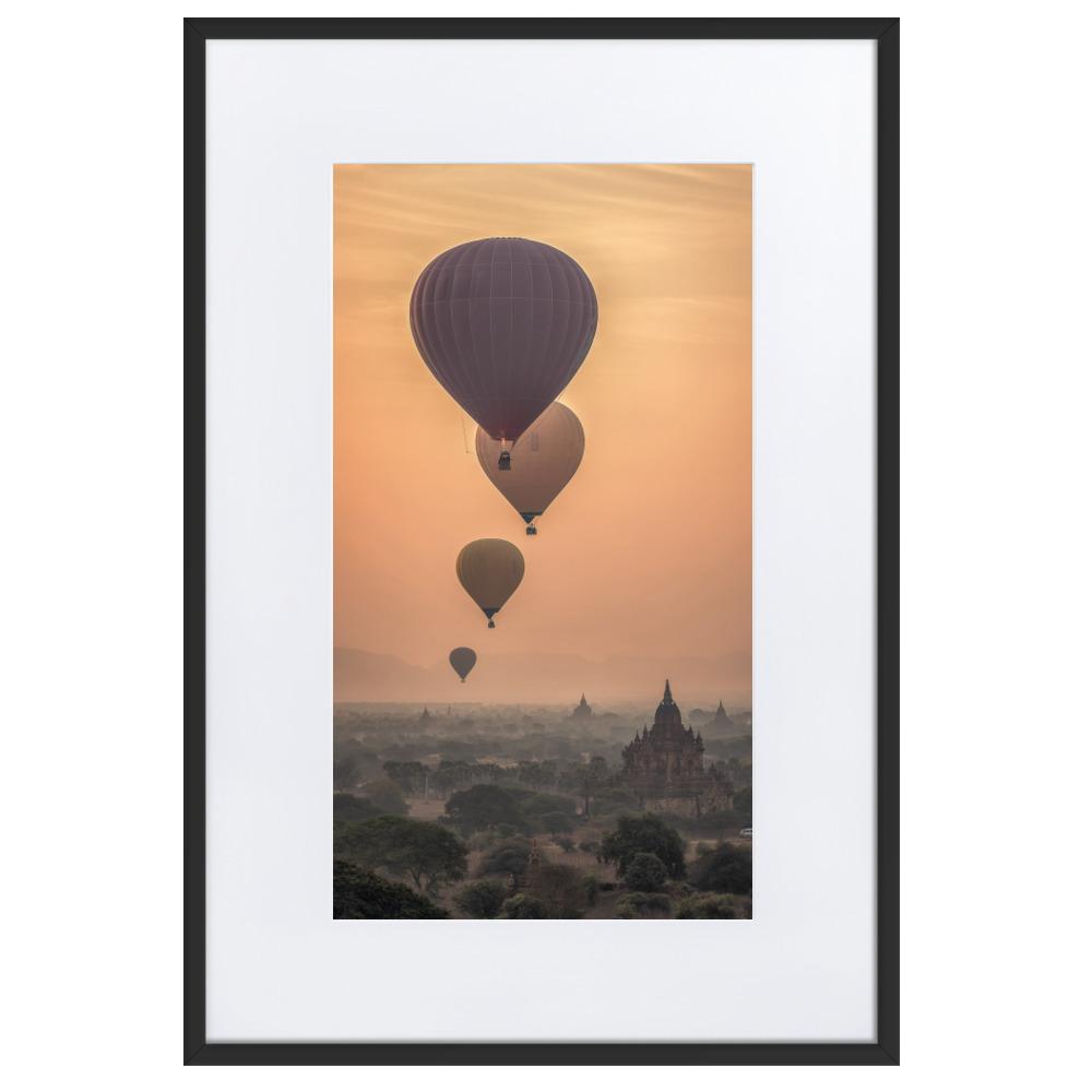 Heißluftbalons - Poster im Rahmen mit Passepartout Schwarz / 61×91 cm artlia