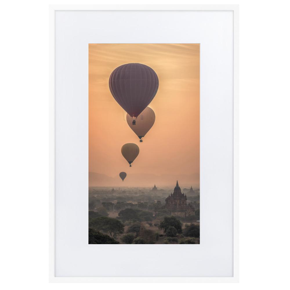 Heißluftbalons - Poster im Rahmen mit Passepartout Weiß / 61×91 cm artlia