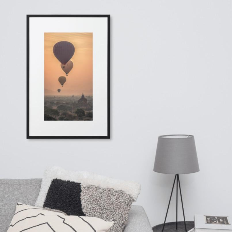 Heißluftbalons - Poster im Rahmen mit Passepartout artlia