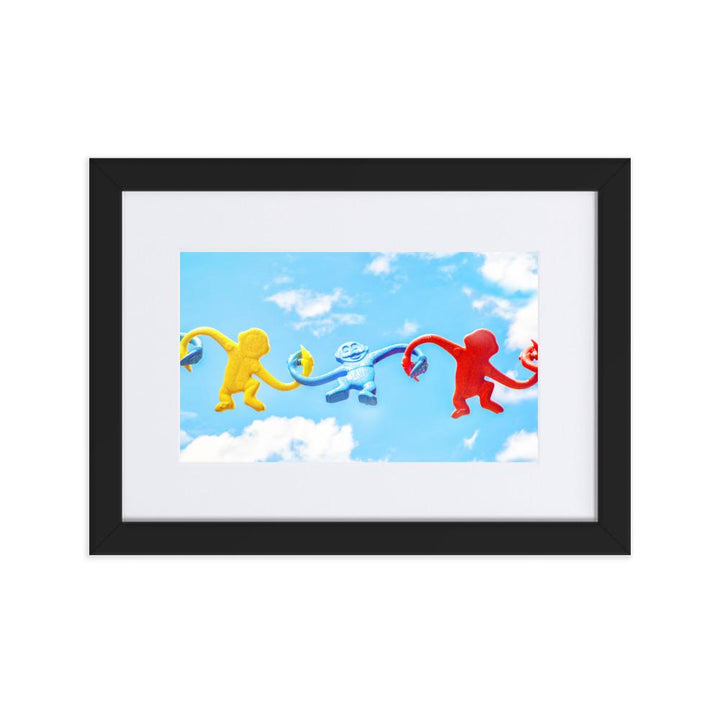 Himmlisches Teamwork - Poster im Rahmen mit Passepartout schwarz / 21×30 cm artlia