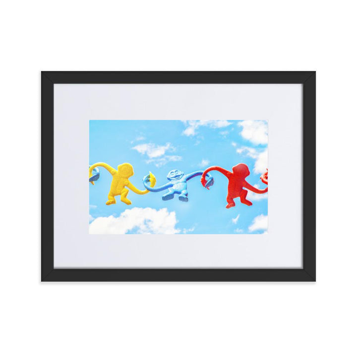 Himmlisches Teamwork - Poster im Rahmen mit Passepartout schwarz / 30×40 cm artlia