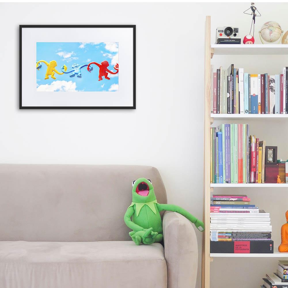 Himmlisches Teamwork - Poster im Rahmen mit Passepartout schwarz / 50×70 cm artlia