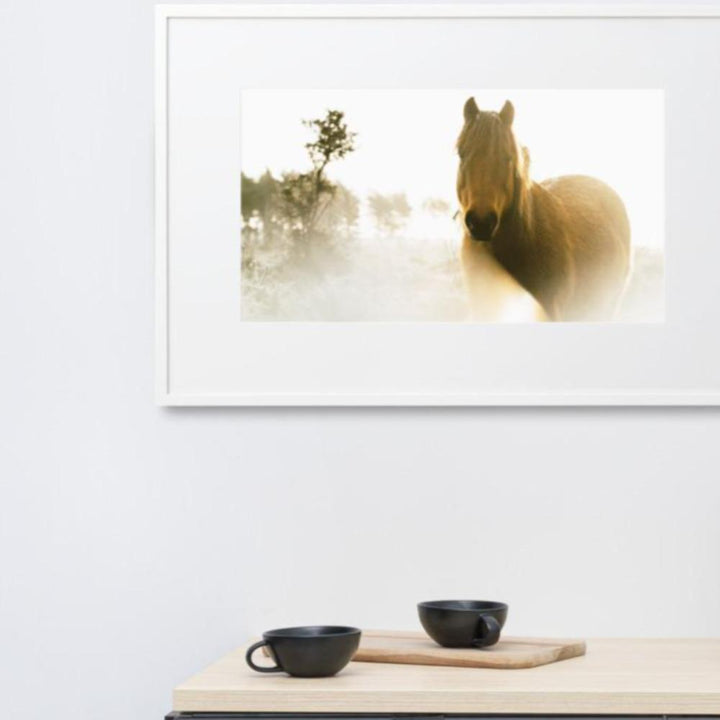 Pferd im Traum - Poster im Rahmen mit Passepartout artlia