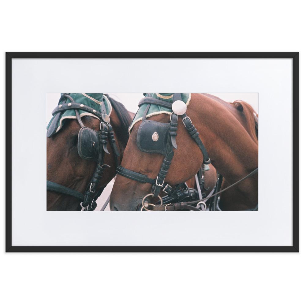 I love my job - Poster im Rahmen mit Passepartout schwarz / 61×91 cm artlia