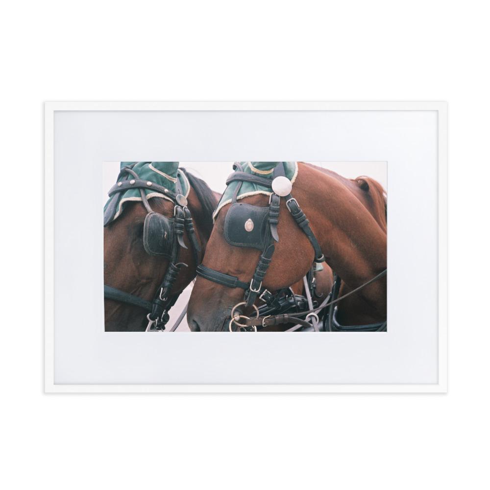 I love my job - Poster im Rahmen mit Passepartout weiß / 50×70 cm artlia