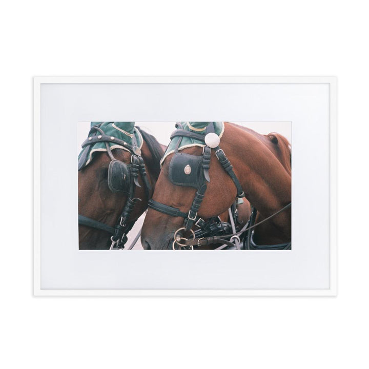 I love my job - Poster im Rahmen mit Passepartout weiß / 50×70 cm artlia