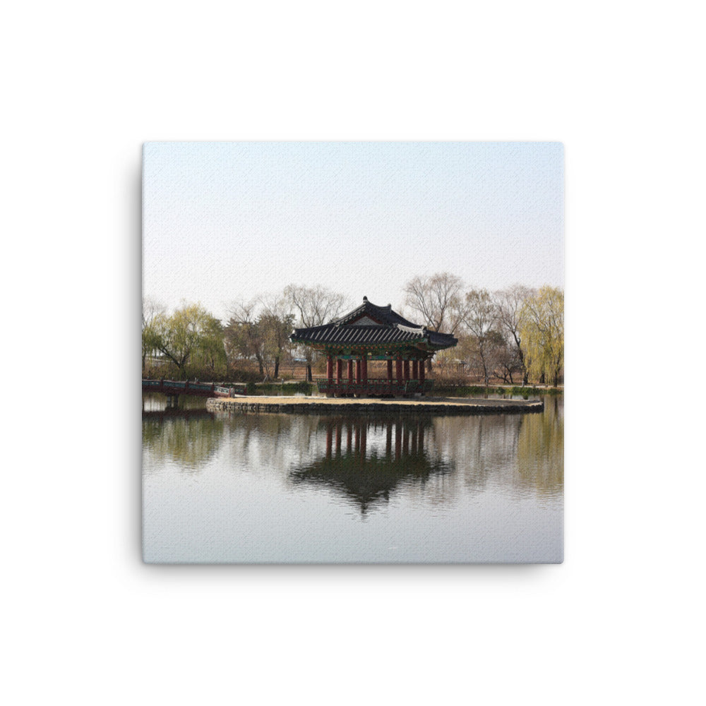 Leinwand - Pavillon mitten im Wasser 41x41 cm artlia