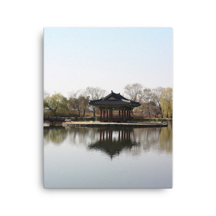 Leinwand - Pavillon mitten im Wasser 41x51 cm artlia