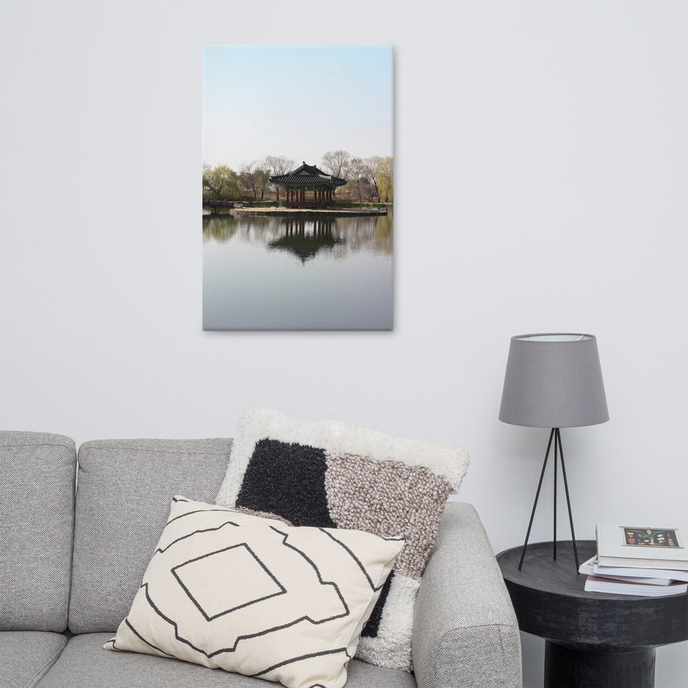 Leinwand - Pavillon mitten im Wasser artlia