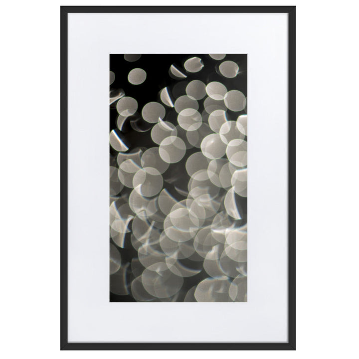 Lichtblasen - Poster im Rahmen mit Passepartout Schwarz / 61×91 cm artlia