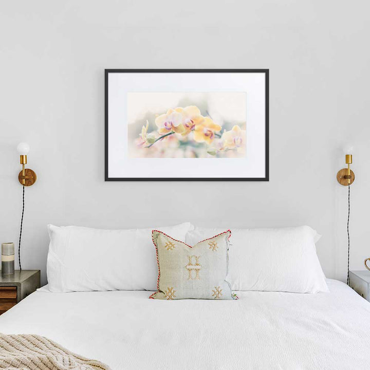 Orchid 01 - Poster im Rahmen mit Passepartout artlia