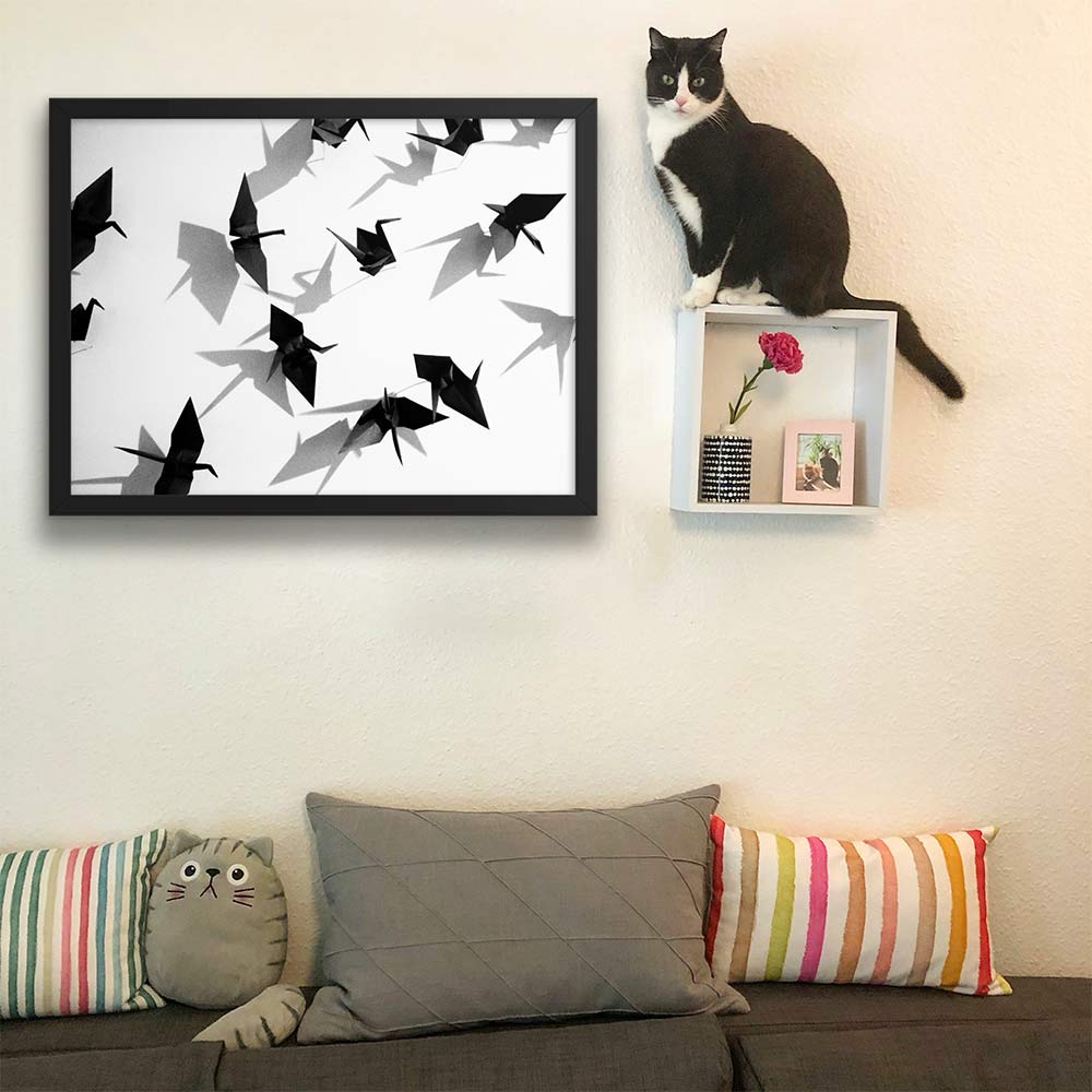 Papierkranich - Poster im Rahmen schwarz / 46x61 cm artlia