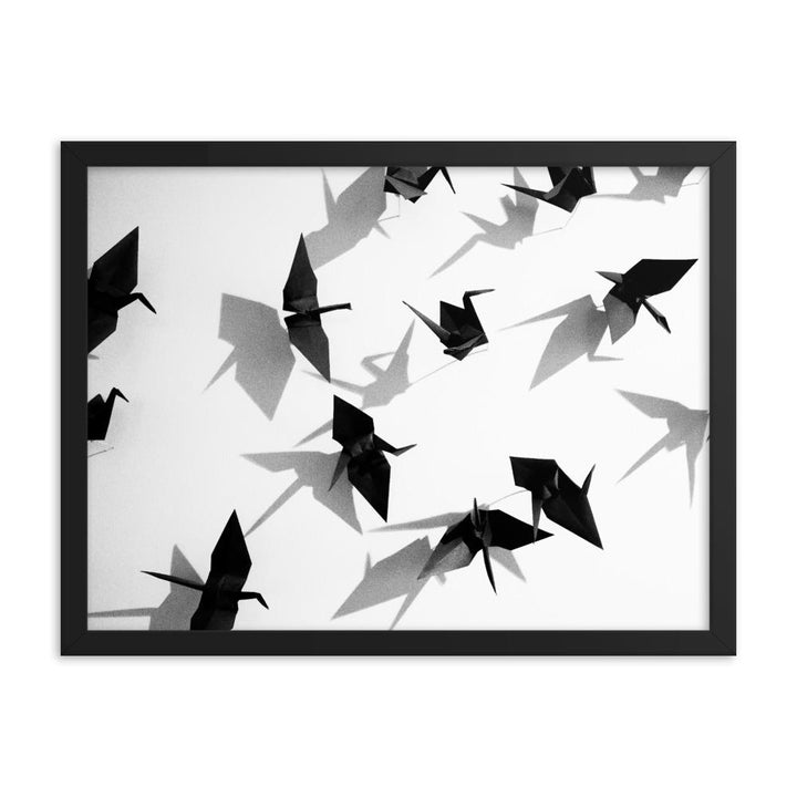 Papierkranich - Poster im Rahmen schwarz / 30x41 cm artlia