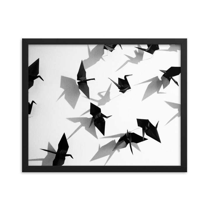 Papierkranich - Poster im Rahmen schwarz / 41x51 cm artlia