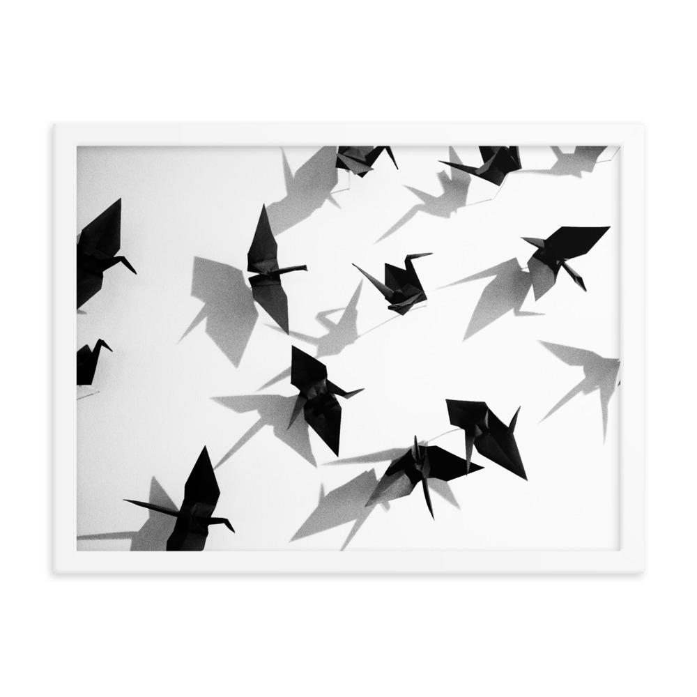 Papierkranich - Poster im Rahmen weiß / 30x41 cm artlia