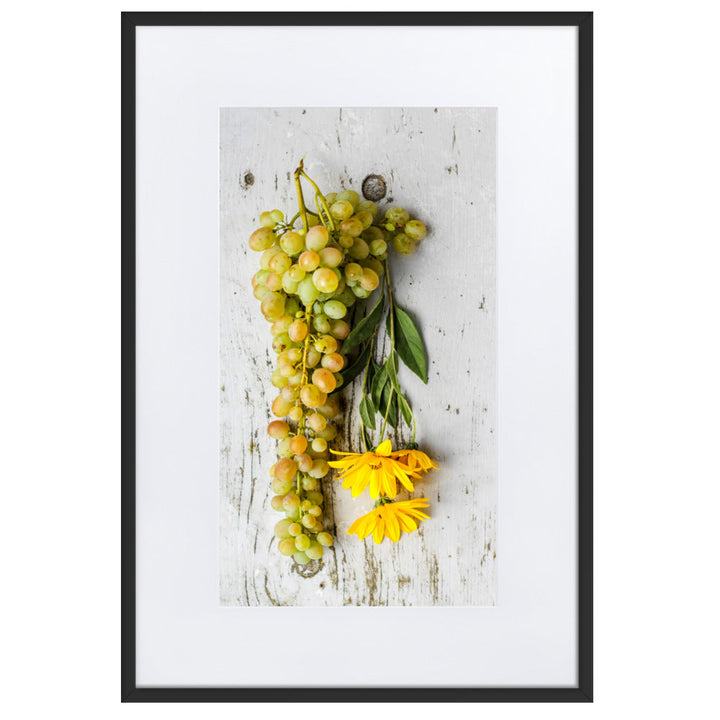 Poster mit Passepartout - Weintrauben und Blumen Schwarz / 61×91 cm artlia