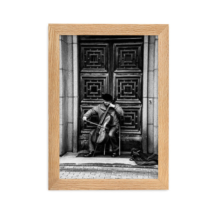 Poster mit Rahmen - A Cellist on the Street Oak / 21×30 cm artlia
