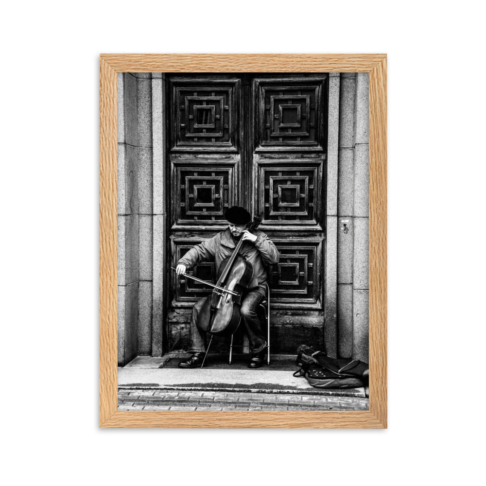 Poster mit Rahmen - A Cellist on the Street Oak / 30×40 cm artlia